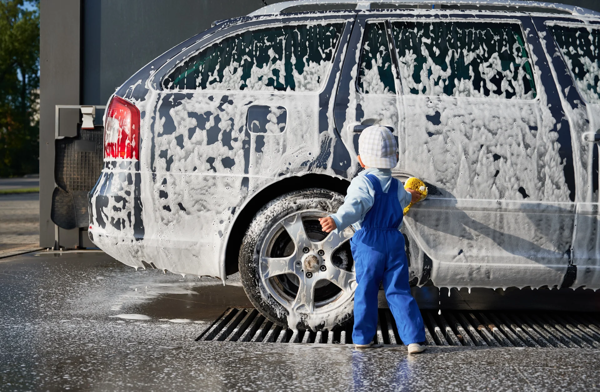 Vehicle receiving a thorough wash